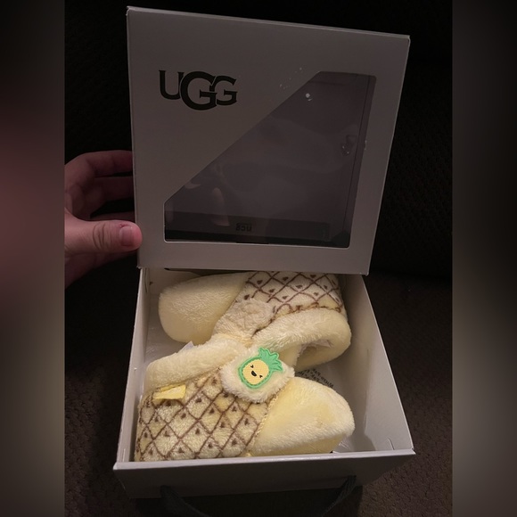NIB UGG Infant Bixbee Pineapple Stuffie Size 04/05 (12-18 Months) Unisex - Picture 8 of 12